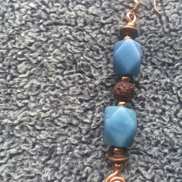 Dyed agate, lava stone, and copper earrings - Picture 3 of 4